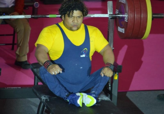 deportista de Parapowerligting