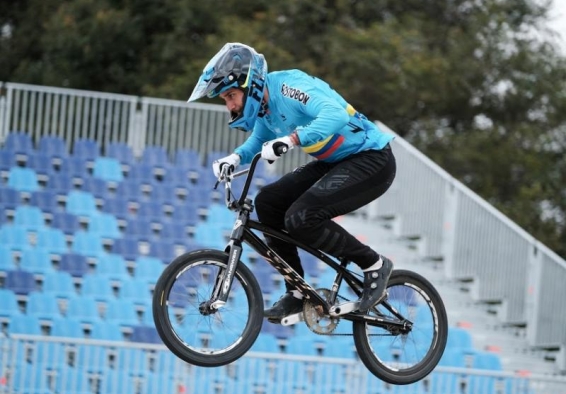 ciclista de bmx