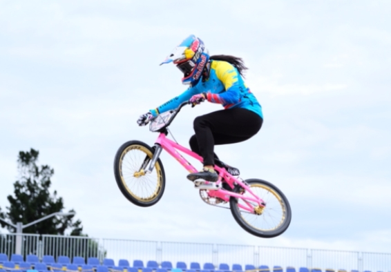 ciclista mariana pajón en su bmx