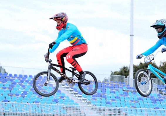 ciclista de bmx