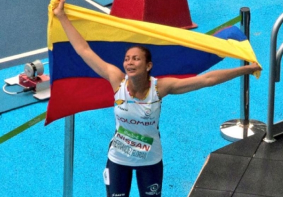 marta con bandera de colombia