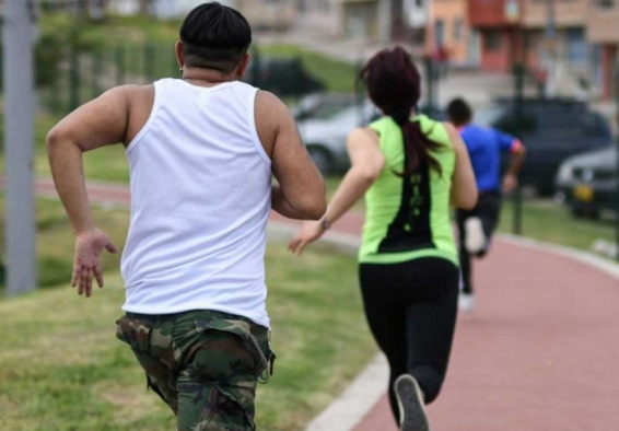 personas corriendo