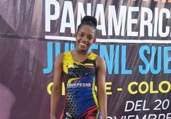Alejandra Álvarez sonriendo