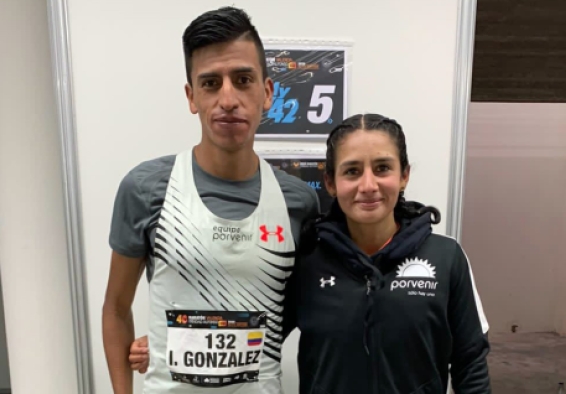 dos deportistas de atletismo