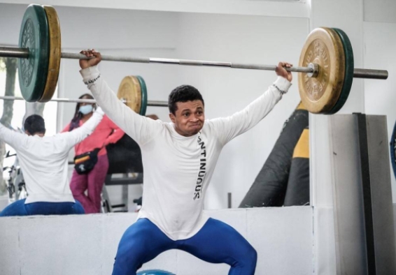 deportista de pesas