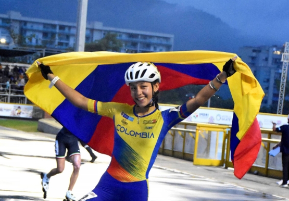 deportista con bandera de colombia