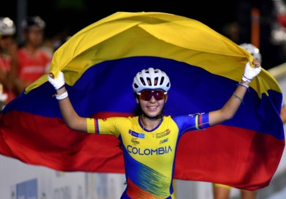deportista con bandera de colombia