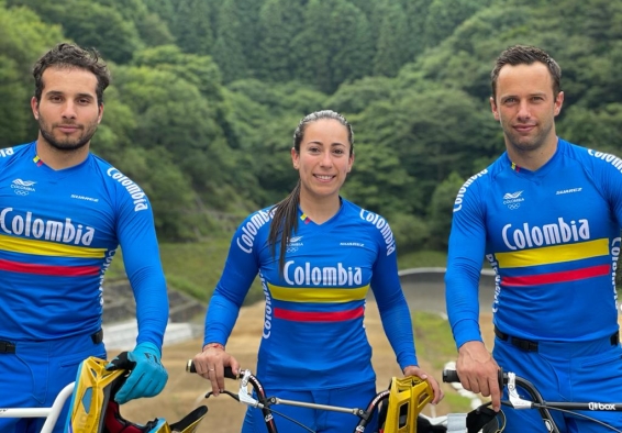 deportistas de bmx