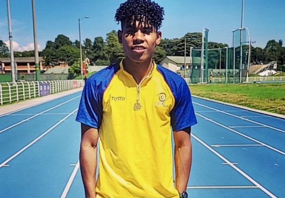 yamil acosta posando