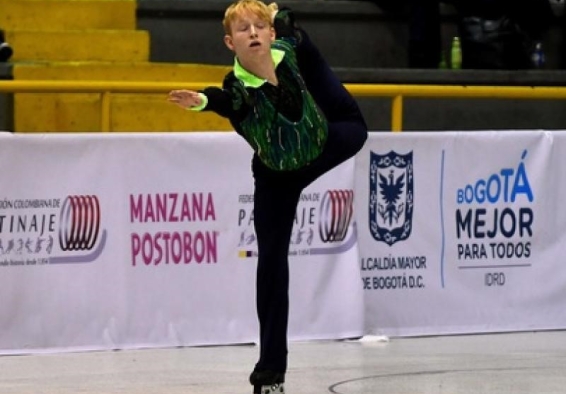 Deportista de patinaje artístico en competencia