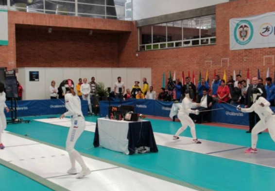 jugadores de esgrima