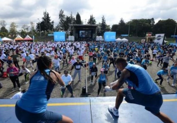 Instructores dirigen recreovía