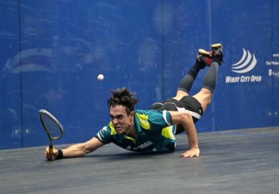 Miguel Ángel Rodríguez jugando squash 