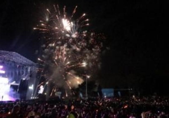 Show navideño con juegos pirotécnicos