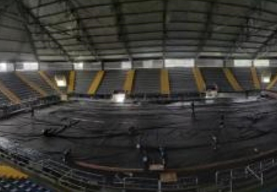 Cancha de tenis en preparación