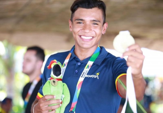 Alejandro Rodríguez y su medalla