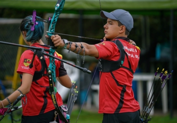 Daniel Jiménez compite en el Panamericano Juvenil de Arquería en Canadá. Foto IDRD/Andrés ROT.