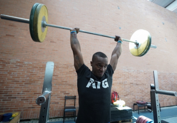 Santiago Rodallegas espera ser medalla de oro en los 89 kgs en el Panamericano de Pesas. Foto IDRD/Andrés ROT.