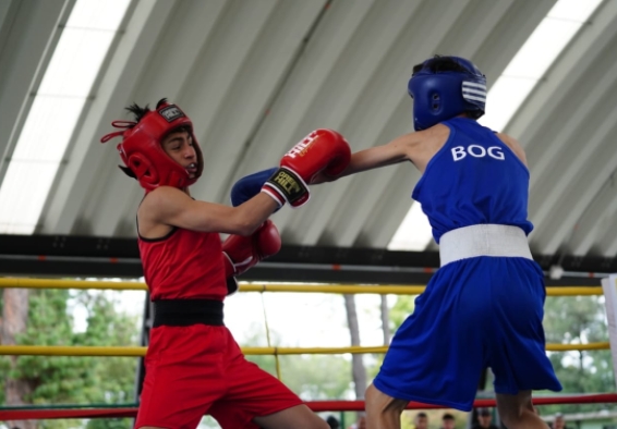 Practica de Boxeo en Juegos Distritales Juveniles