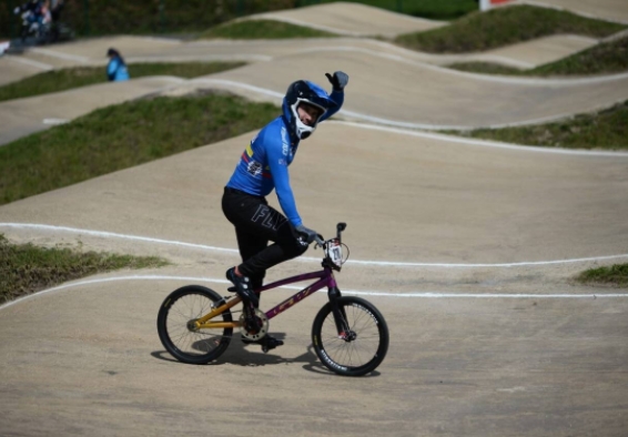 Carlos Ramírez en la pista BMX