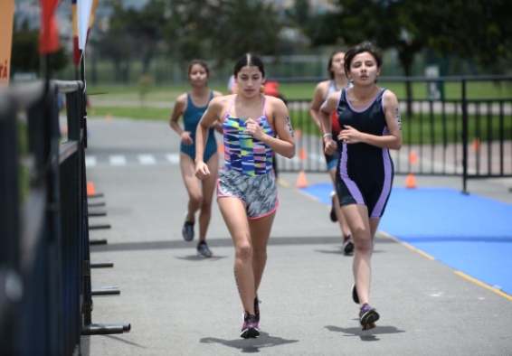 El triatlón fue la disciplina encargada de inaugurar las competencias de los I Juegos Deportivos Distritales de la Juventud. Foto IDRD/Lina Gasca.