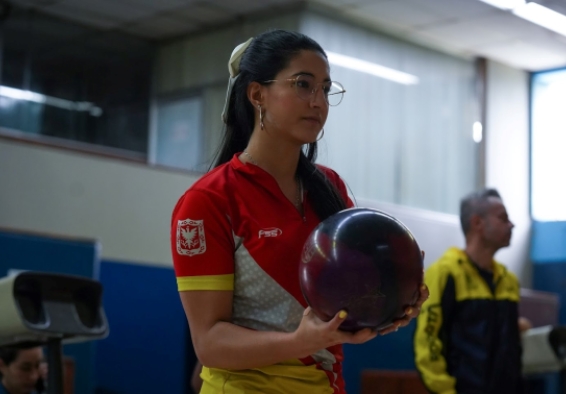 Catalina Gómez brilló en el nacional Sub-21 de bowling en Bogotá. Foto IDRD.