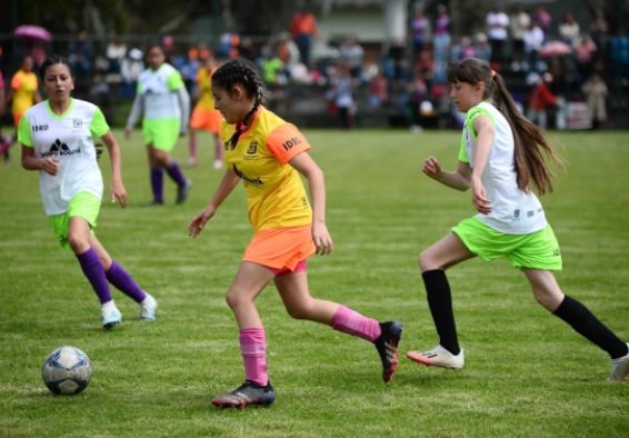 Mujeres en un partido de fútbol