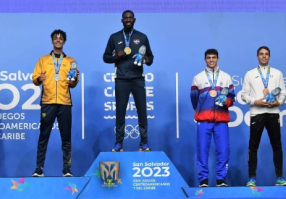 David Felipe Paz (izq.), medalla de plata en taekwondo. Foto cortesía COC.