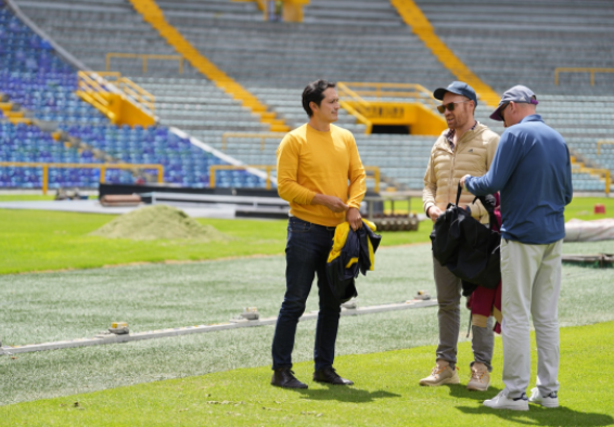Javier Suárez, Iván Novella y Jaime Yarza, durante la inspección de la FIFA. Foto IDRD.
