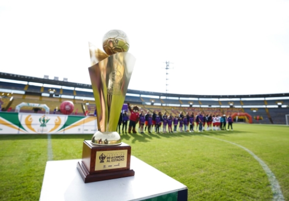 Copa torneo femenino en el estadio El Campín