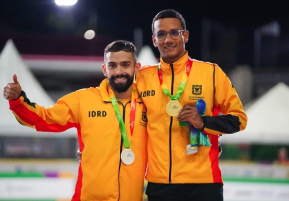 Alexander Jiménez y Jonathan Esteban Alonso, ganadores del oro y la plata, respectivamente, en los 1500 metros superficie masculina.