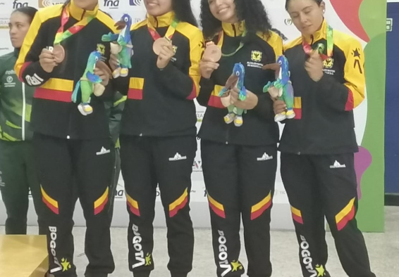 Cuarteta de bronce del ciclismo femenino Equipo Bogotá en Cali.