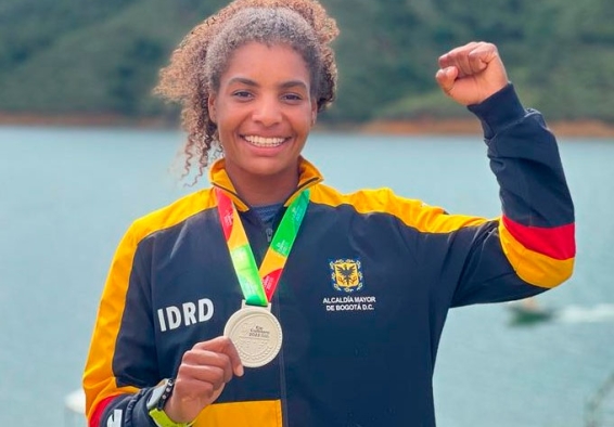 Daniela Ceballos, cuota femenina y medallista del Equipo Bogotá en canotaje.