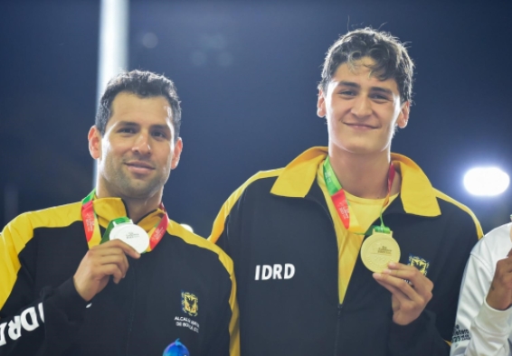 Gabriel Arias y Omar Pinzón, ganadores del oro y la plata en los 50m espalda masculino 