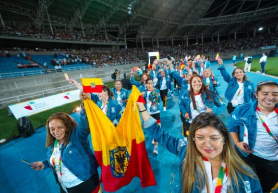 Inauguración y con las primeras victorias del Equipo Bogotá