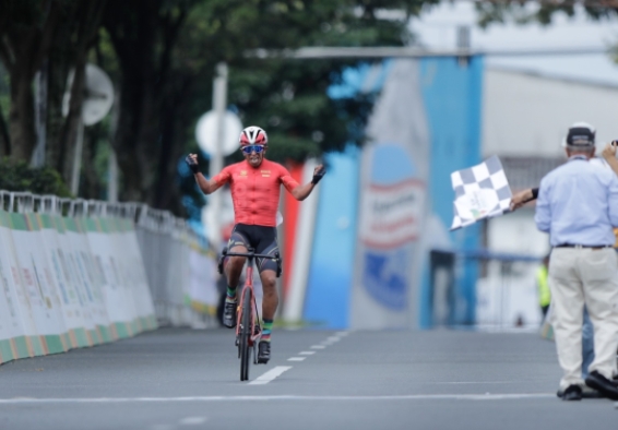 Brayan Giovanny Cepeda Páez, medalla de oro en ruta individual, categoría C20.