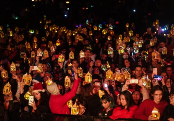 Noche de velitas en el parque Simón Bolívar