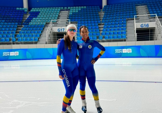 Isabella Vargas (izq.) e Isabella Caicedo en la pista en Gangwon para los Olímpicos de Invierno. Foto cortesía-IDRD.