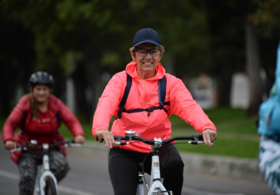 Mujer en Ciclovía
