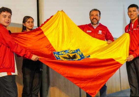 Ceremonia Entrega de bandera a la delegación de Bogotá para la Final Regional Centro-Oriente de Juegos Intercolegiados
