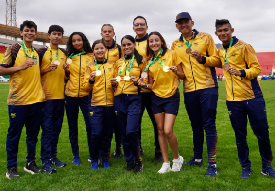 El equipo de atletismo de Bogotá brilló en los I Juegos Bolivarianos de la Juventud en Sucre, Bolivia, con 5 oros, 2 platas y 4 bronces. Foto cortesía Liga de Atletismo de Bogotá.