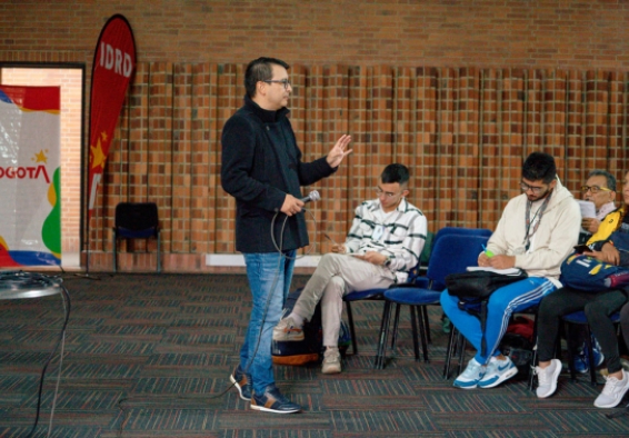 REUNION ENTRENADORES EN PLAZA ARTESANOS