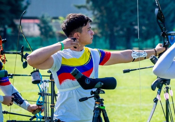 El arquero Andrés Hernández será el primero en competir en París. Foto cortesía World Archery Colombia. 