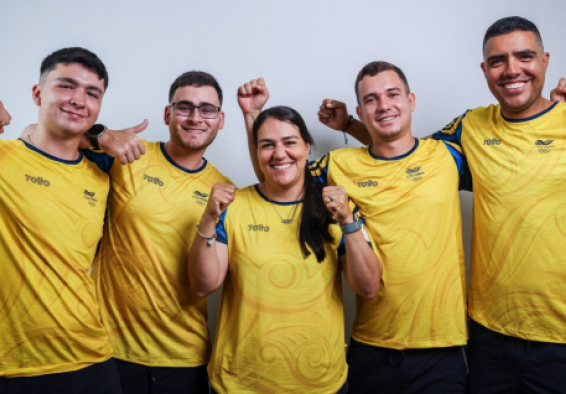 Equipo colombiano de tiro con arco en París 2024. A la izquierda, Andrés Hernández Vera, de Bogotá, elmásjoven de la delegación nacional. Foto cortesía COC-Anoc.