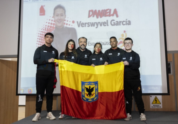 Entrega simbólica a los deportistas abanderados