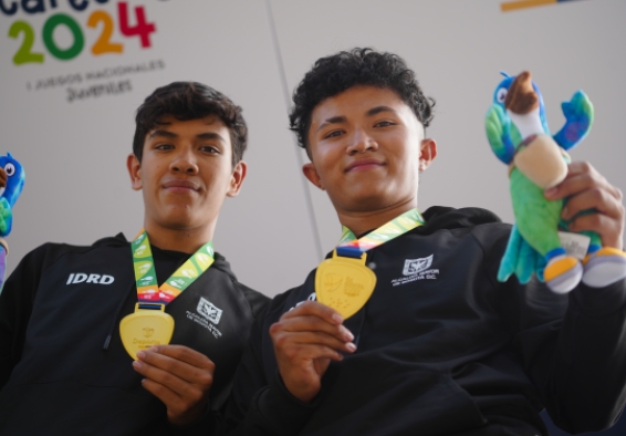 John Reyes (deportista) y Yesid Barrera (piloto) Oro en la CRI clase B tándem