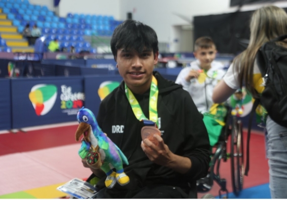 Kevin Escobar, deportista paralímpico de tenis de mesa