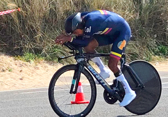 Diego Dueñas en acción. Tras casi tres años, volvió al podio del paracycling internacional en una Copa Mundo. Foto Fedeciclismo.