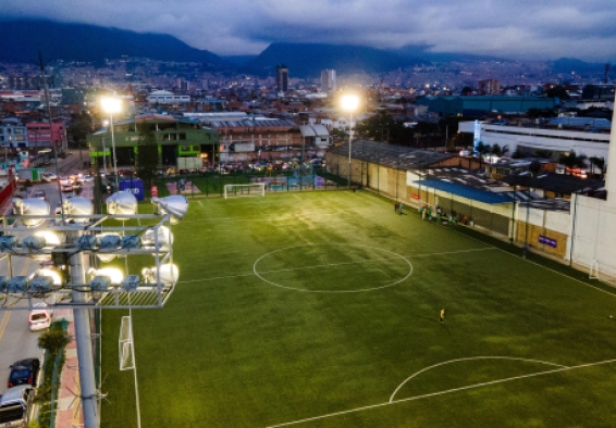 Iluminación de canchas en Puente Aranda