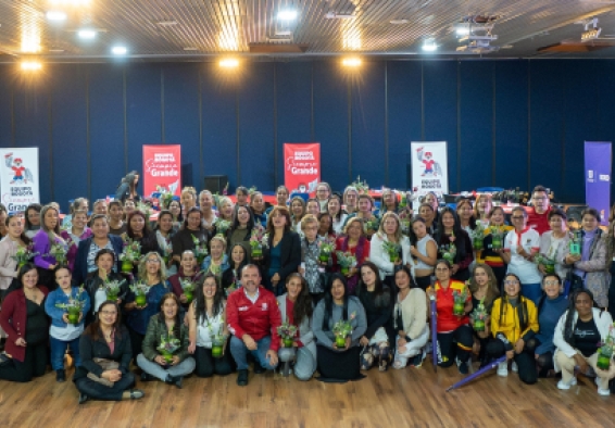 Homenaje a las madres de los paratletas del Equipo Bogotá-